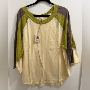 NWT 1X Easel Cream and Green Colorblock Top